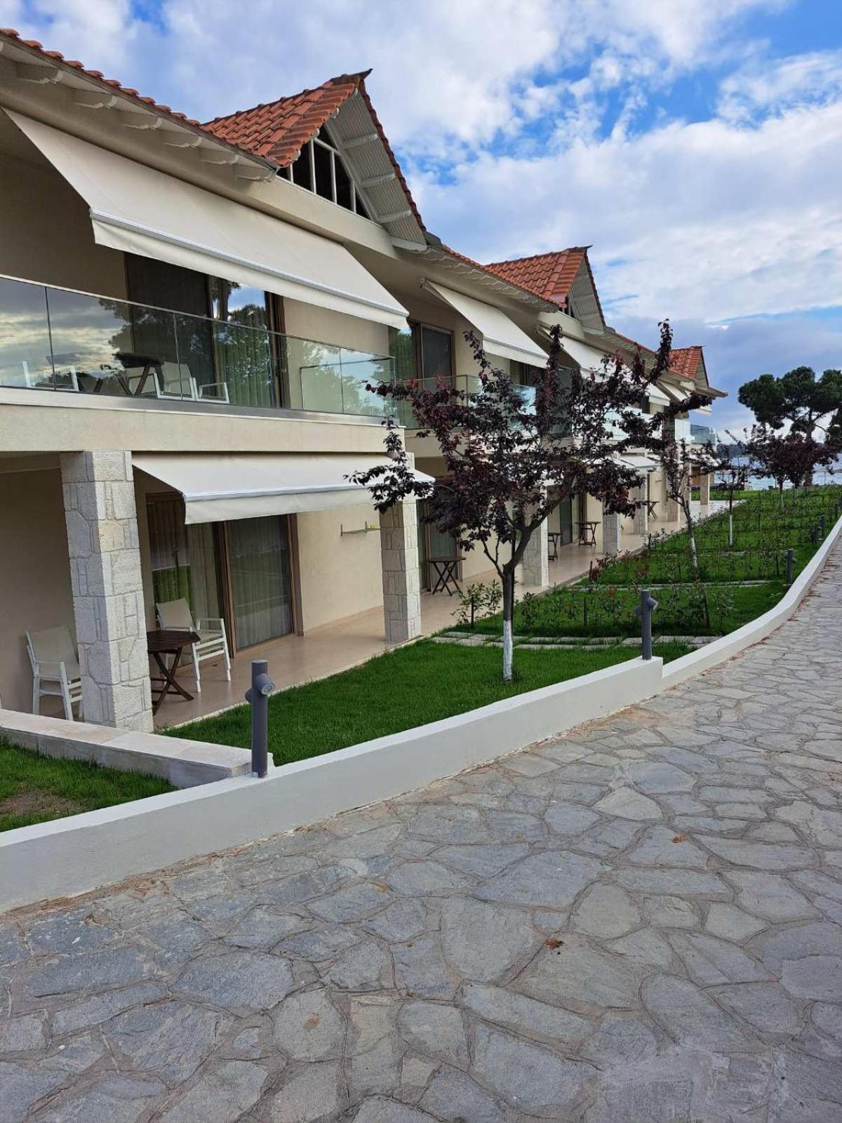 Haus Platanos Apartments & Bungalows By The Sea Vourvourou Bagian luar foto